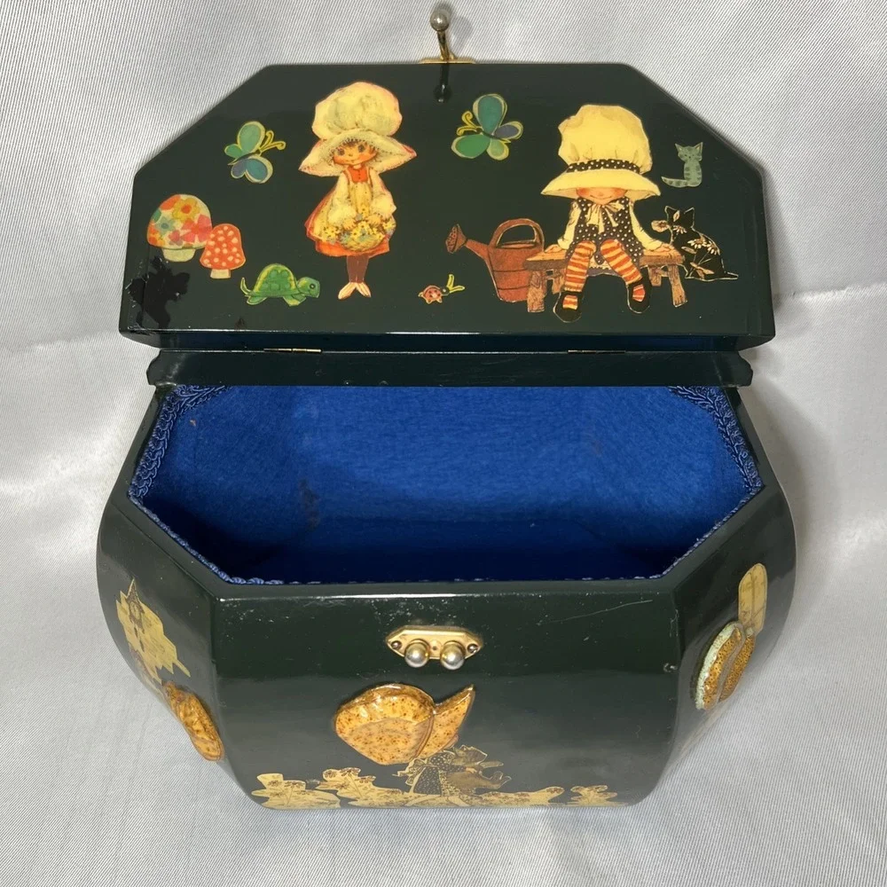 Vintage Holly Hobbie 3‎ D Decoupage Black Lacquer Wooden Handbag
